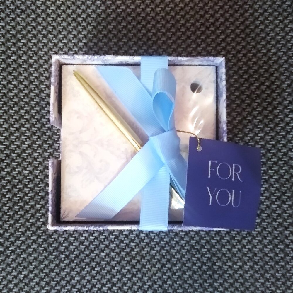 Notepad and Pen Giftset - white and periwinkle blue